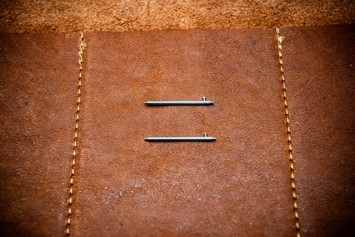 Quick- release spring bars