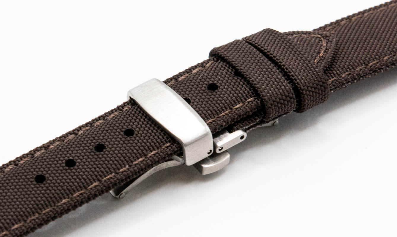 
                  
                    Sailcloth watch strap. Deployment clasp 
                  
                